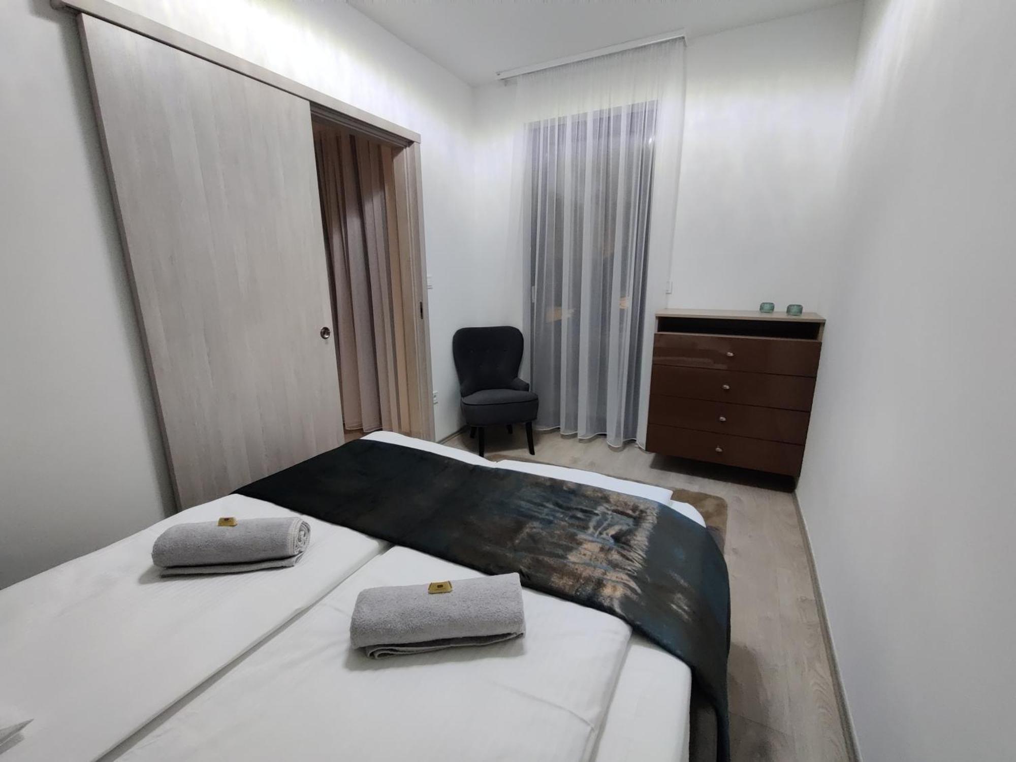 Apartment Belvaros & *